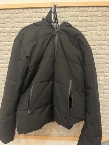 블랙 다운 자켓 후드 부착