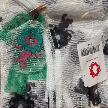 블랙 미야쿠미야쿠 레이스 스타일링 백 모노톤 컬러