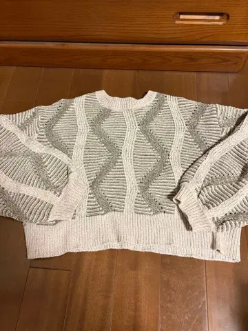 지그재그 무늬 베이지 계열 니트 F 사이즈