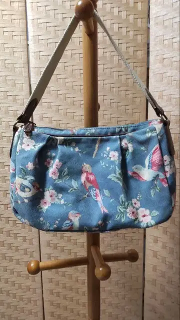 Cath Kidston 꽃과 새 프린트 숄더백