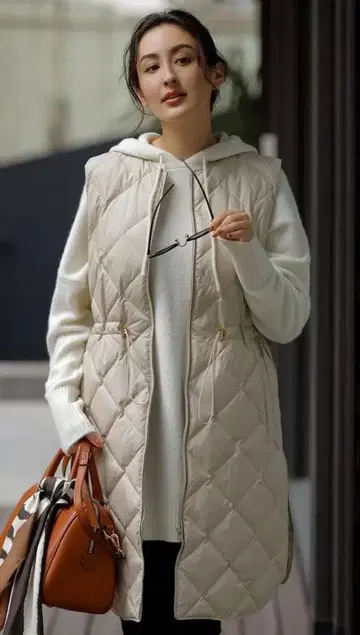 컨디션 최상*UNFILO TION 퀼팅 다운 베스트 M 베이지