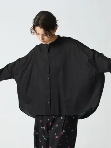 미즈이로 인드 백 개더 와이드 셔츠 블랙