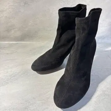 새상품급 ZARA 블랙 스웨이드 숏부츠 26.5cm (41)