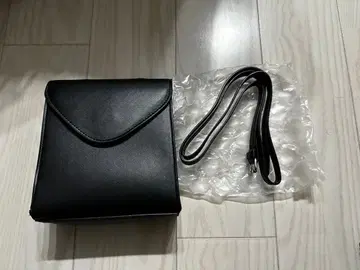 블랙 숄더백 합성 피혁