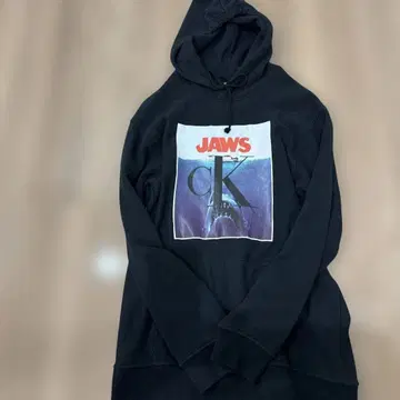 캘빈 클라인 죠스 프린트 후드티 에스트네이션