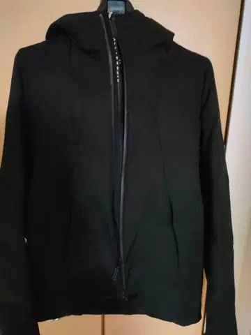 DESCENTE 오레테 라인 블랙 다운 자켓