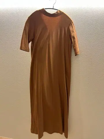 SLOANE 브라운 롱 원피스 반팔