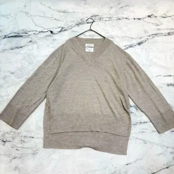 오페크 도트 클릭 긴팔 V넥 니트 심플 무지
