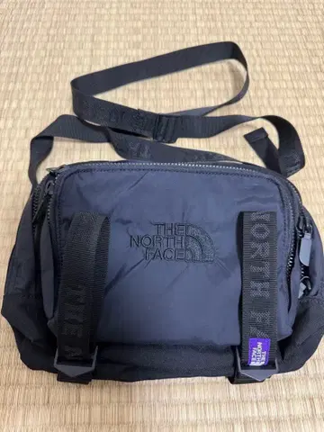 새상품급 THE NORTH FACE 네이비 숄더백