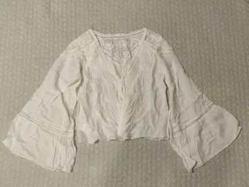 화이트 플레어 슬리브 블라우스