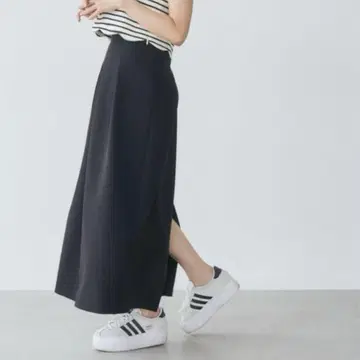 미개봉 새상품 네이비 connse 하이웨스트 슬릿 코쿤 스커트