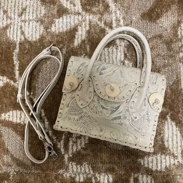 Carving Tribes Mini Maestra.