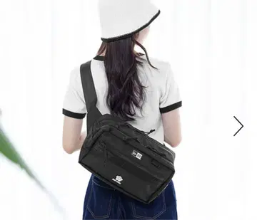 마리콴트 뉴에라 스퀘어 바디백