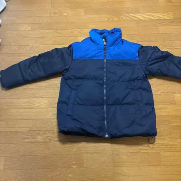 네이비와 파랑의 다운 자켓