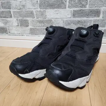 새상품급 펌프 퓨리 V65750 블랙 24.0cm