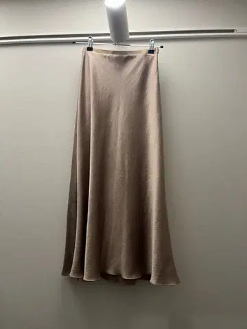 GALLARDAGALANTE 새틴 플레어 롱 스커트