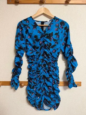 [ 당일 발송 ] 플라워 프린트 긴팔 원피스 V넥 상의 스트레치