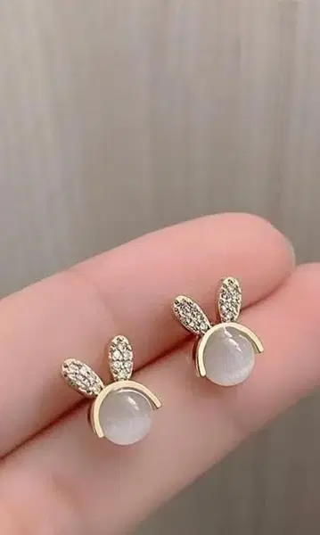 토끼 귀 디자인 귀걸이