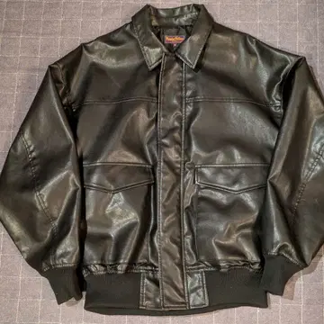 블랙 가죽 자켓 박스 실루엣