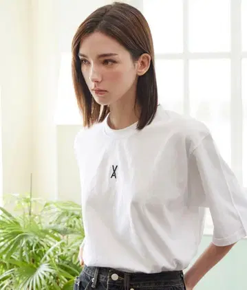 VARZAR 화이트 T셔츠 X 로고