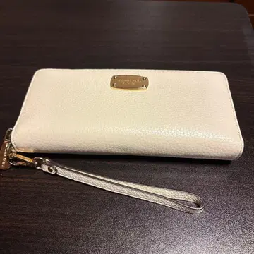 MICHAEL KORS 화이트 장지갑 스트랩 포함
