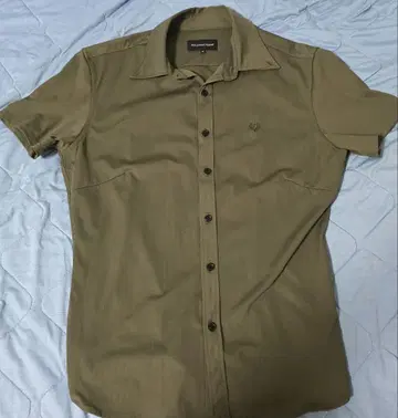 피지크 프레임 극상 실루엣 반팔 버튼 다운 셔츠 M 사이즈 카키