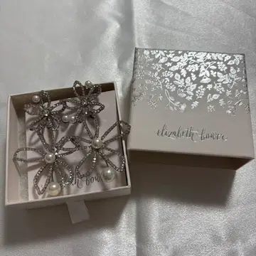 elizabeth flower Pavet Pearl Earring