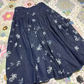 꽃무늬 데님 패치워크 프릴 스커트 일상을 로맨틱하게 빈티지풍