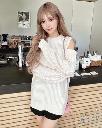 새상품급 Rady 골드 버튼 니트 튜닉