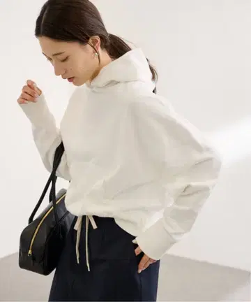 택 포함 새상품 FRAMeWORK 후디 풀오버 화이트