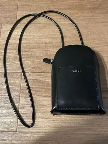 YAHKI 블랙 숄더백