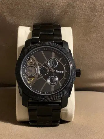 ficce 블랙 스켈레톤 크로노그래프 시계.