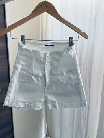 EMODA 하이웨스트 숏팬츠 사이즈 1