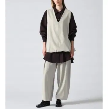 mizuiro ind T/W 트윌 V넥 베스트 차콜 그레이