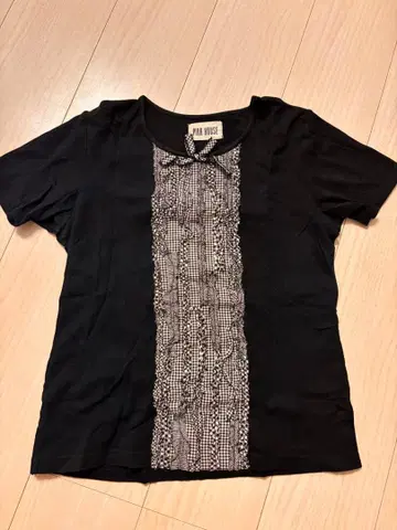 PINK HOUSE 프릴 장식 블랙 T셔츠