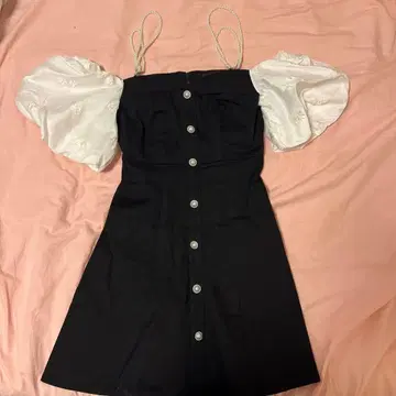 퍼프 슬리브 원피스 블랙과 화이트