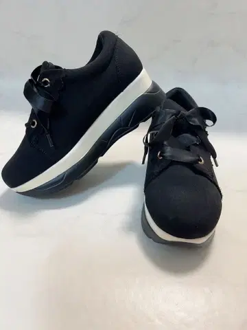 cs.T&P 리본 블랙스니커즈 힐 6cm L 사이즈