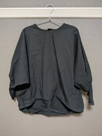 mizuiro ind 블랙 긴팔 V넥 셔츠