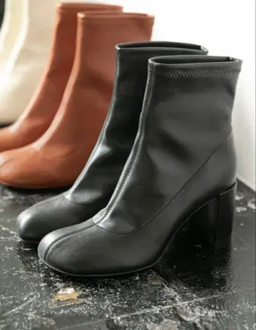 로리즈팜 LOWRYSFARM 스트레치 힐 부츠 블랙