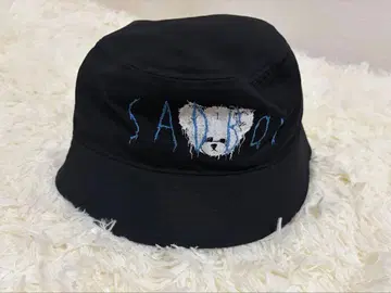 AZS TOKYO SADBOY 햇 곰 블랙 자수 모자 FREE