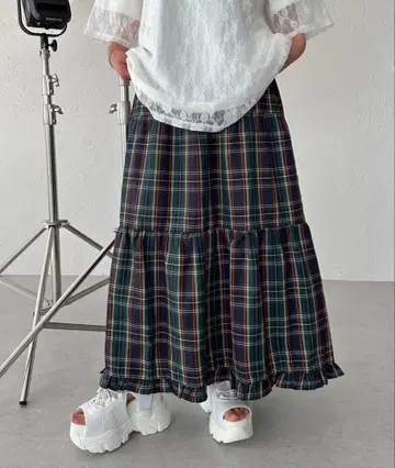 체크 무늬 프릴 롱 스커트