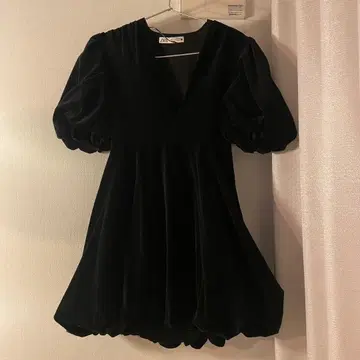 블랙 벨벳 V넥 원피스