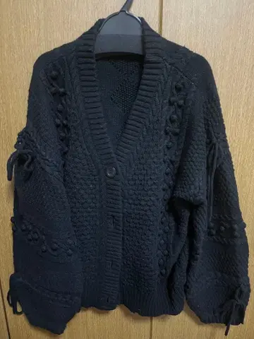 가디건 팝콘 도트 폼폼 리본 아키론 베로폰나