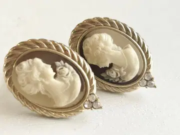 미사용 여성 모티브 큐빅 가로 얼굴 실루엣 아름다운 귀찌