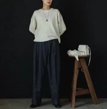 deres back line crew neck sweater