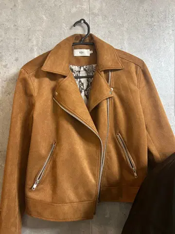 브라운 스웨이드풍 라이더 자켓