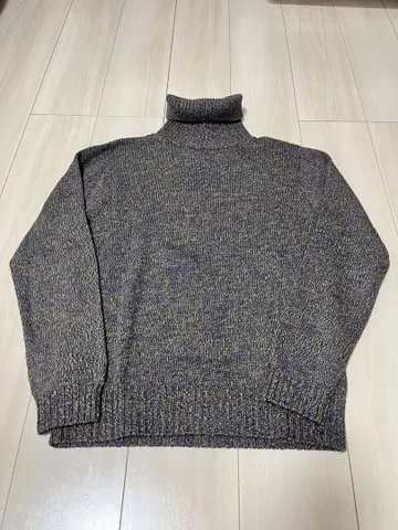 리나쉔테 터틀넥 니트