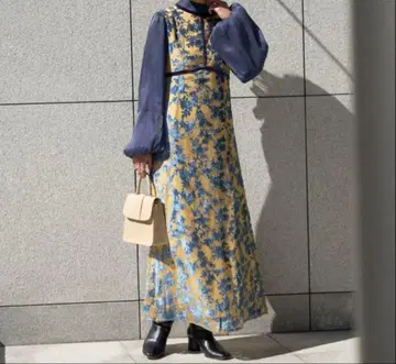 볼륨 슬리브 벨로아 배색 플라워 원피스