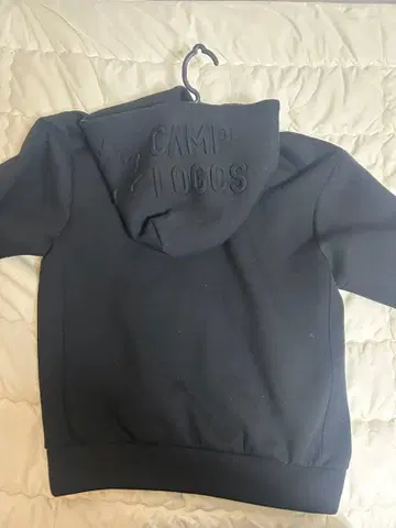 CAMP LOGOS 후드 부착 후드티 블랙