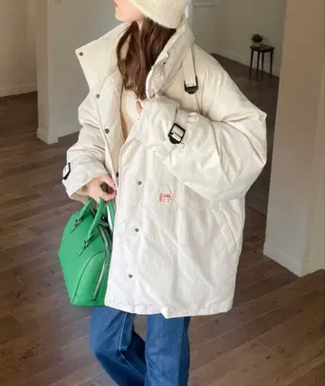 화이트 다운 자켓